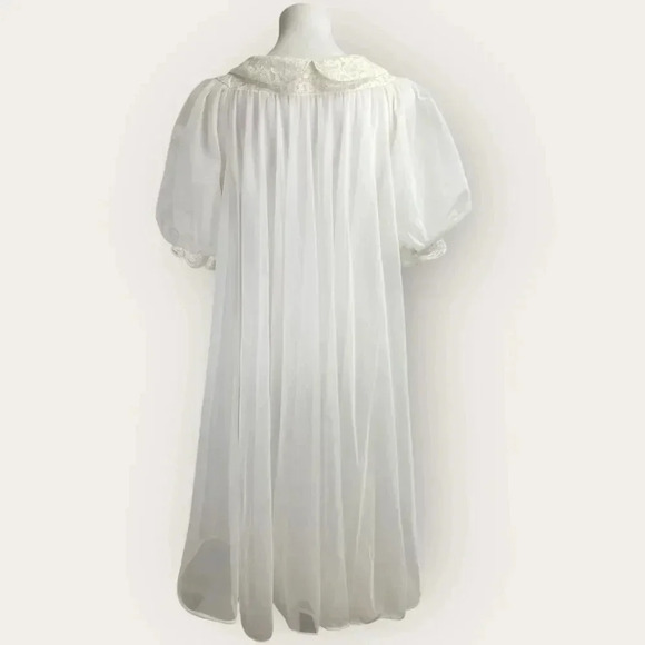 SOLD - Vintage Sheer Chiffon Peignoir robe. Boudoir Creamy White Bridal 1960’s - Picture 9 of 16